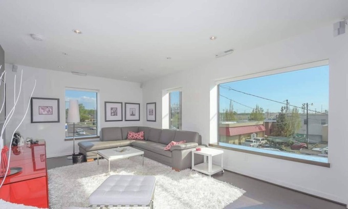 Camas Apartment | Eclectic 1 BR Above Restaurant, Family-Friendly & Top Rated