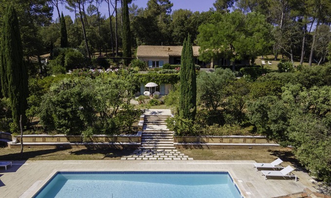 Lorgues Villa | Large estate with authentic Provencal villa