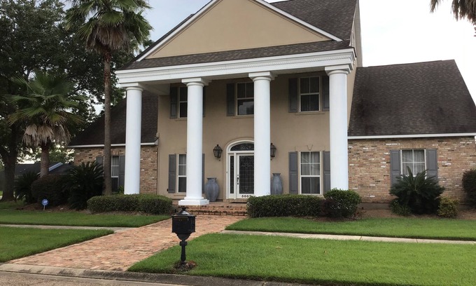 Shenandoah House | Pet-Friendly 3 Bedroom Home with Ocean View in Baton Rouge