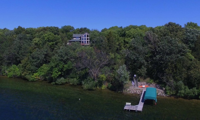 Annandale House | Family Cabin on Lake Sylvia: Pet Friendly with Great Views
