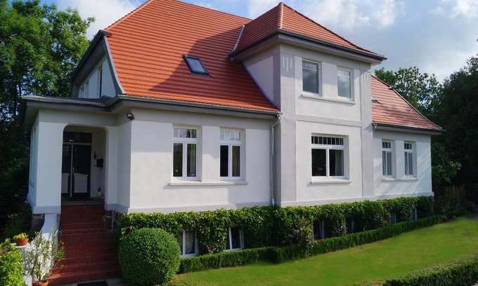 Wittenbeck Apartment | Family-Friendly Villa with Ocean View & Garden Retreat