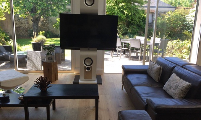 Cholet House | Spacious Family Retreat with Pool in Town Center