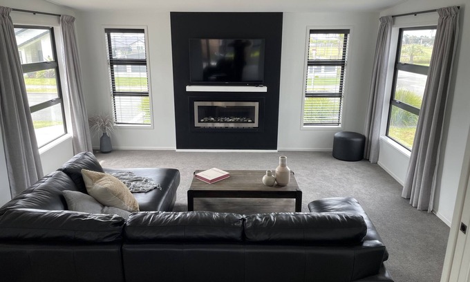 Papamoa Beach House | Spacious Family Home in Papamoa - Ideal for Aims Games