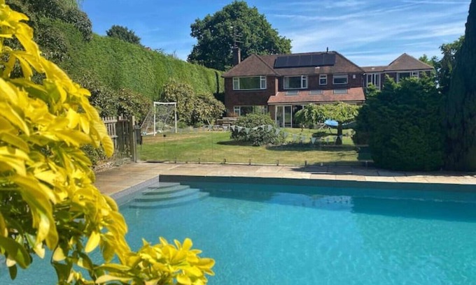 Farnham Apartment | Family Retreat with Heated Pool, Yoga Studio & Private Garden