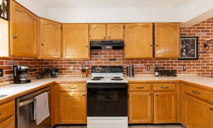 Sheridan House | Family Home Near Lakes & Historical Sites - Guest Rated 10/10