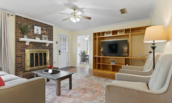 Montgomery House | Pet-Friendly Retreat with Fenced Yard near Midtown