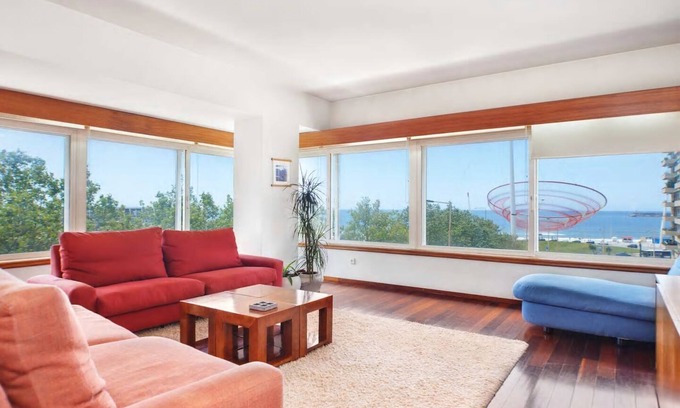 Aldoar Apartment | Ocean View Flat with Pool & Parking - Flowerstreet54
