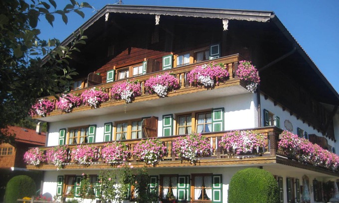 Oberau Apartment | Family-Friendly Four Bedroom Retreat with Mountain Views
