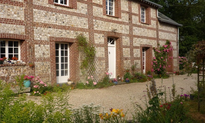 Sainte-Helene-Bondeville House | Charming Oceanfront Escape with Pool and Spa Amenities