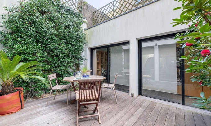 Monselet House | Renovated 250m² House with Family Amenities and Breakfast