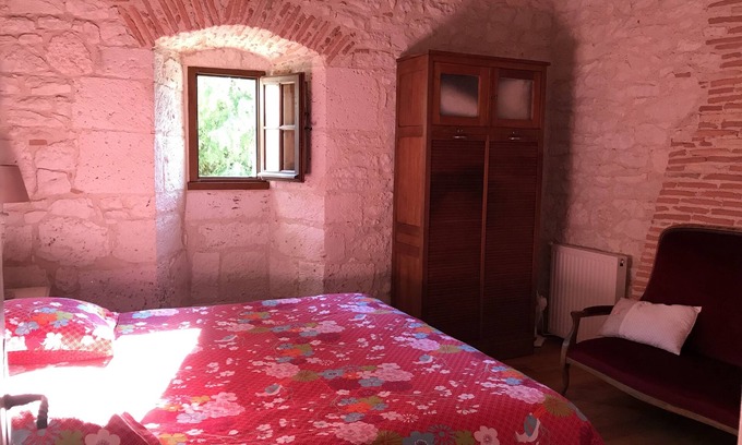 Lalandusse House | Experience Comfort in a Beautiful 23-Sleeper Gîte