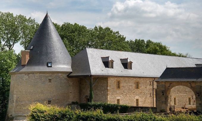 Charbogne Other | Impressive gîte with Indoor Pool & Family-Friendly Amenities