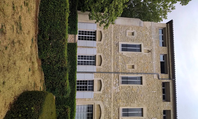 Villeneuve-les-Avignon Apartment | Spacious Ground Floor Apartment in Historic Priory