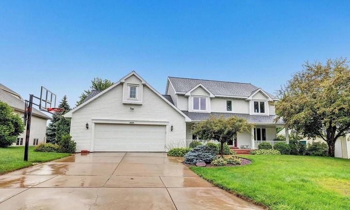 Green Bay House | Ideal Green Bay Packer Weekend Retreat for Families