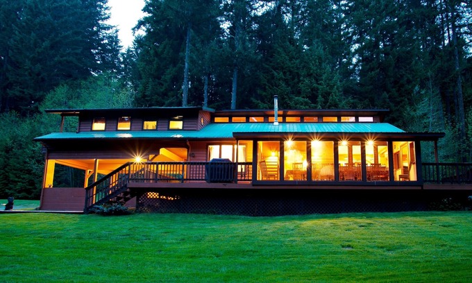 Ashford Cabin | Large group cabin. Ideal for big families. Has hot tub, pool table, WiFi & BBQ.