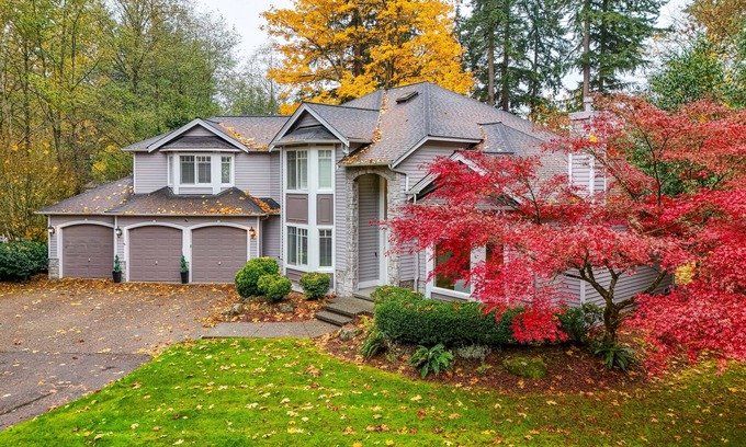 Seattle Hill-Silver Firs House | Tranquil Snohomish Home: Ideal Group Retreat with Spa