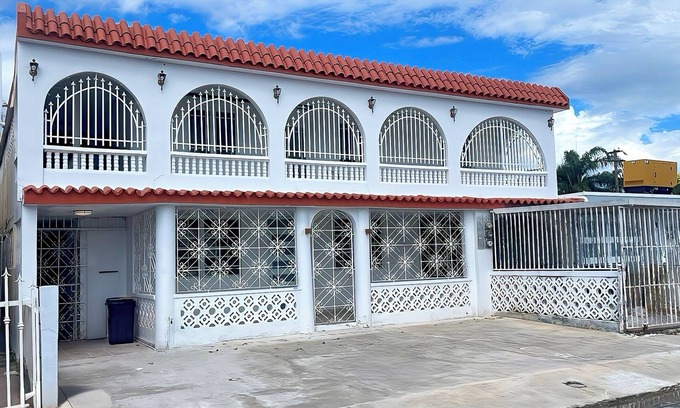 Sabana Abajo House | Large Group Stay for 15 Near Beaches & Airport