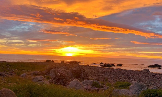 Kaikoura District House | Beachfront Holiday Home: Pet Friendly & Guest Rated 10/10