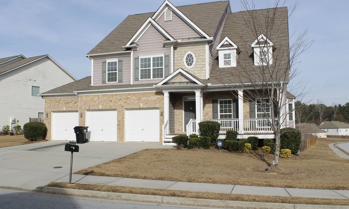 Union City House | Spacious Home with Pool & Spa Near Atlanta
