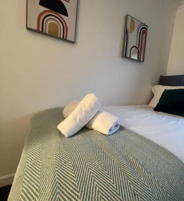 Clydach Apartment | Comfortable 3-Bed House in Clydach with TVs in Bedrooms
