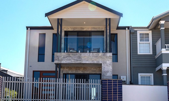 Jindalee House | Perfect Getaway: Home with Heated Swimspa & Ocean Views