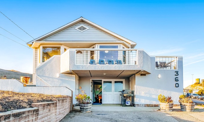 Cayucos House | Oceanfront Retreat with Game Room & Breathtaking Views