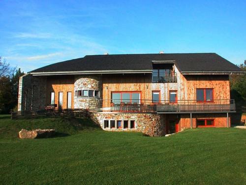 Ovifat Villa | Inviting Villa in Ovifat with Sauna & Pet-Friendly Amenities