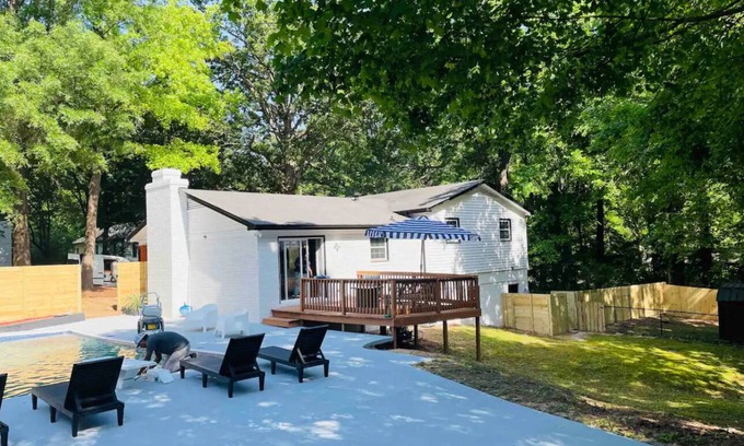 Concord House | Spacious Home with Private Pool & Separate Apartment