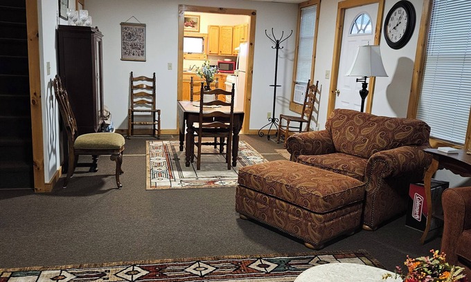 Sidney Center House | Large House, 2 Family Units, Sleeps13, 25 min to Oneonta, 50 min to Cooperstown