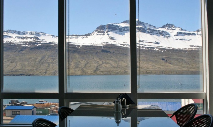 Faskrudsfjordur House | Spacious House Perfect for Groups of 20 Guests