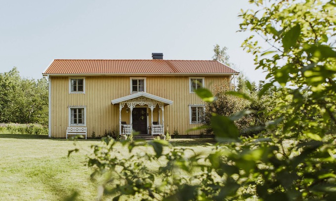 Skillingaryd Cabin | Forest Getaway Near Isaberg & High Chaparral with Pool