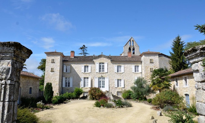 Ruffiac House | Characterful House in Aquitaine with Pool and Park Access