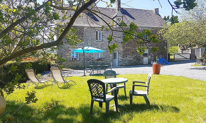 Clecy House | Historic House with Pool & Breakfast in Suisse Normande