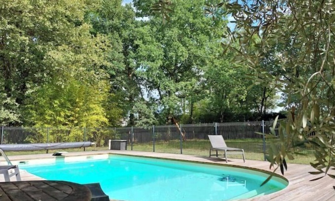 Saucats House | Relaxing Retreat Near Bordeaux with Heated Pool & Ocean View