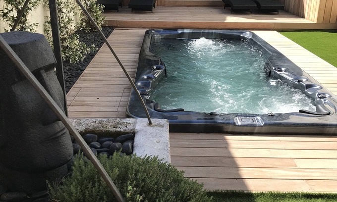Royan House | Central House with Spa, Steps from Beach and Market