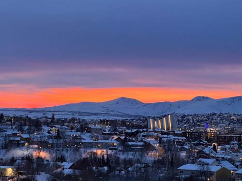 Tromsdalen House | Scenic Retreat: Pet-Friendly Home with Breathtaking Views