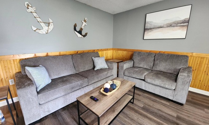 Marion House | Inviting Lakefront Retreat: Sleeps 18 with Coffee Bar