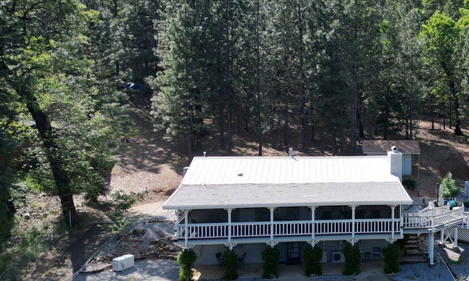 Lakehead-Lakeshore House | Ultimate Lake House Retreat with Game Room & Pool Access