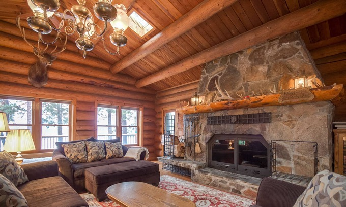 Hayden Lake Cabin | Large lakefront cabin with pool table, private hot tub, & dock