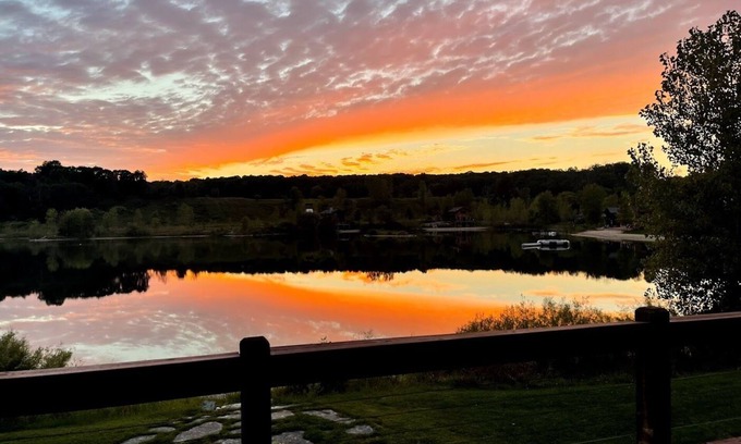 Cascade House | Lakefront Cabin with Year-Round Fun and Pet-Friendly Perks