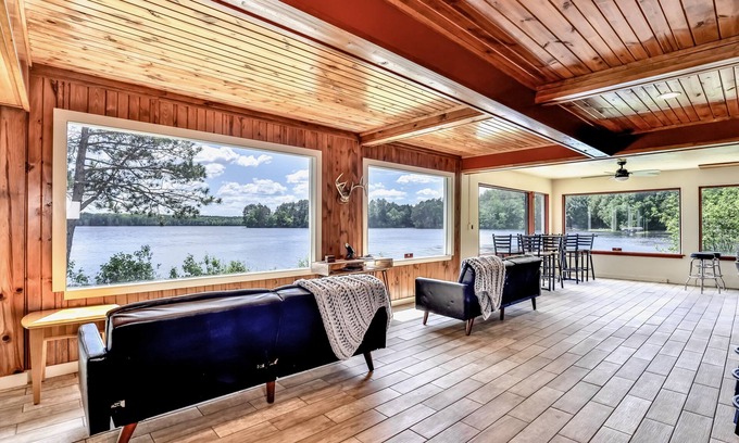 Rhinelander Cabin | Inviting Lakefront Lodge with Kayaks, Arcade & Hot Tub