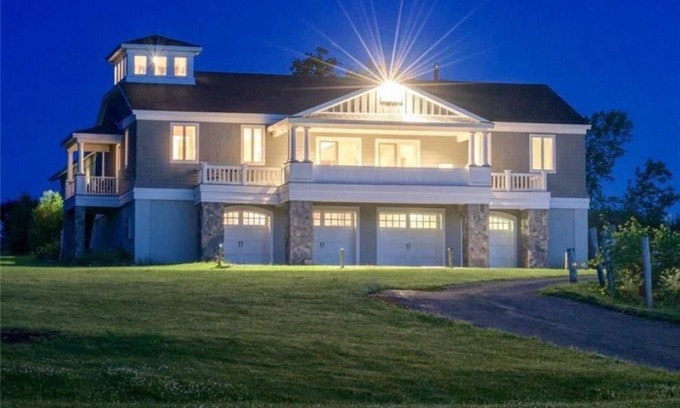 Auburn House | Beautiful Lakefront Vineyard Home with Hot Tub & Pool