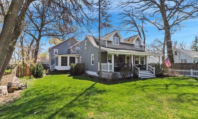 Twin Lakes House | Spacious Lakehouse with Hot Tub Near Twin Lakes Beach