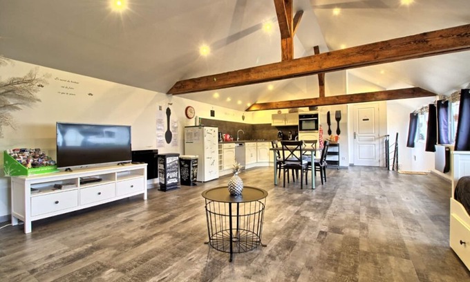 Bayeux Apartment | Inviting Loft Retreat with Terrace and Premium Amenities