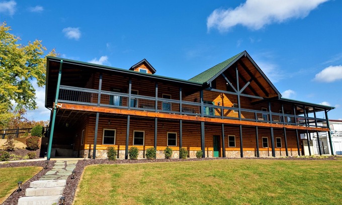 Stanley Cabin | Relaxing Log Cabin Retreat Near Luray with Pool & Spa