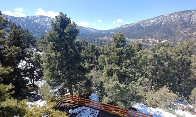 Pine Mountain Club Apartment | Spacious Lower Suite with Pool & Ocean View in Mountain Home