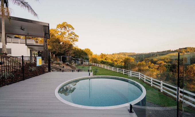 Flaxton House | Large Luxe Retreat: Wedding Prep Room, Sauna, Spa