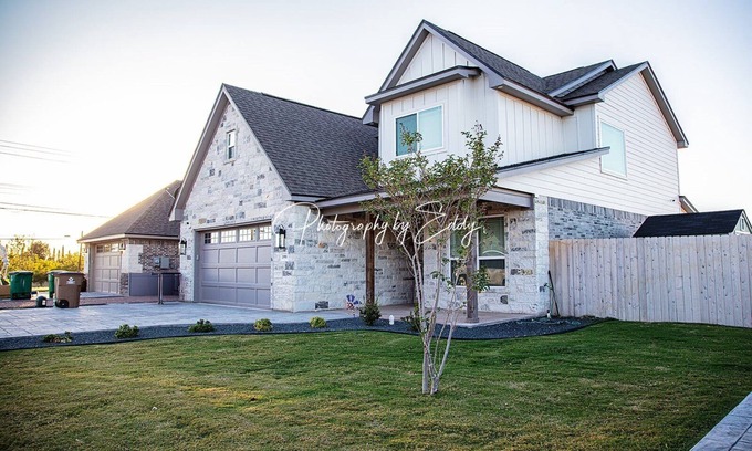 San Angelo House | Large & Luxurious in Bentwood Country Club near Lake Nasworthy. 4 bdrm/2.5 bath