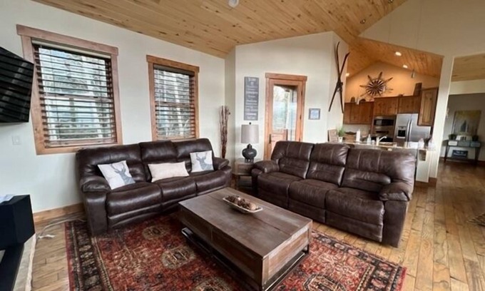 Dillon House | Spacious 4 BR Lake Dillon Home Steps from the Marina