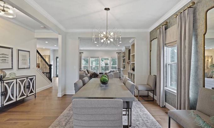 Arnold House | Large Luxury 5-bedroom house in charming St. Louis, MO with amazing bathrooms!